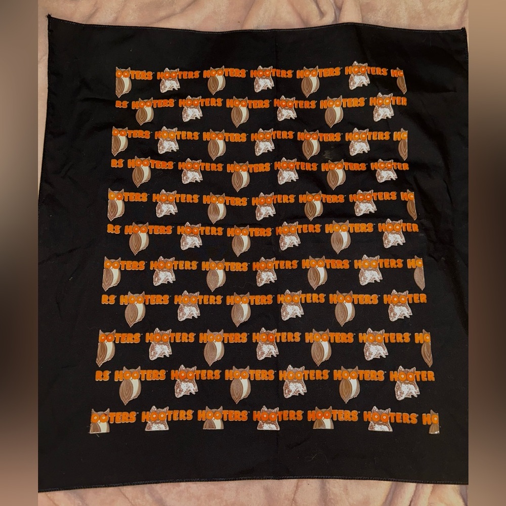 Hooters bandana